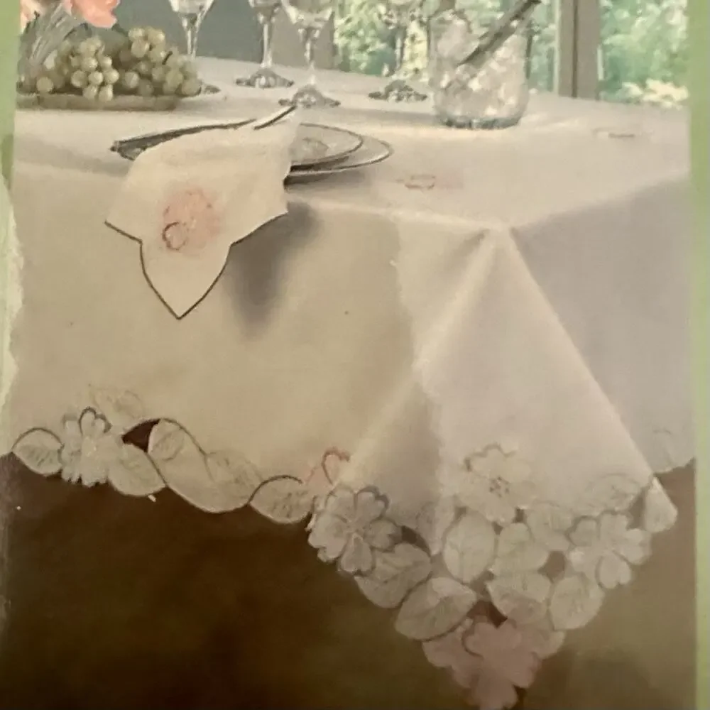 Vintage Homewear Spring Flower Cutwork Round Tablecloth 70” Floral NEW
